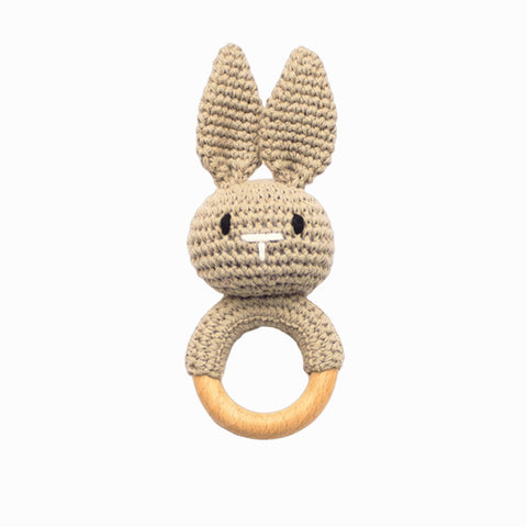 Κουδουνίστρα πλεχτή με ξύλινο μασητικό κρίκο Γκρι